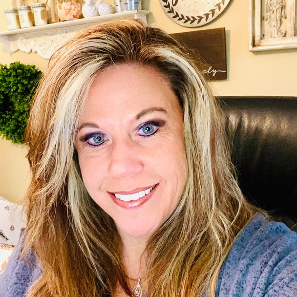 Profile Picture of Christy Darst (@christydarst) on Poshmark