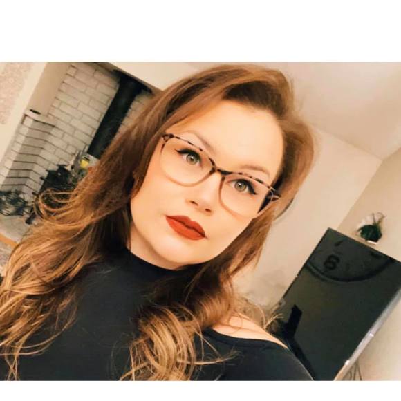Profile Picture of Haley Hirsch (@haley0888) on Poshmark