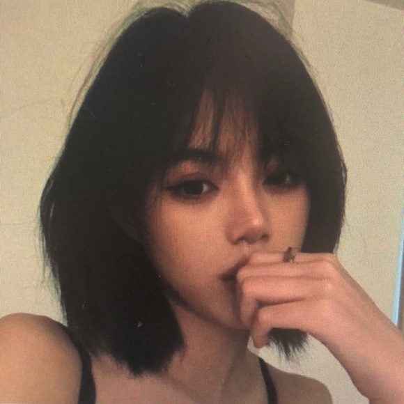 Profile Picture of Valerie Smedley (@vcjrbzcwcjy) on Poshmark