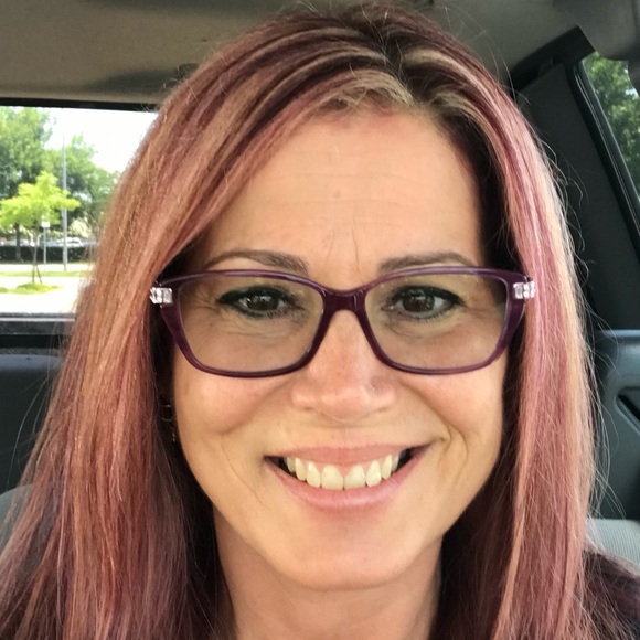 Profile Picture of Shaylene bustos Bustos (@shaymaddox67) on Poshmark