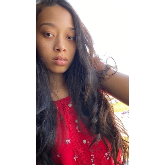Profile Picture of Alexis Sonnenberg (@alexissonn56) on Poshmark