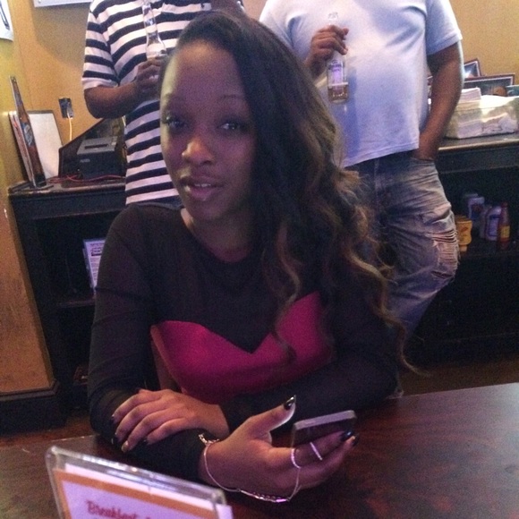 Profile Picture of Karlonda Hood (@londaa1) on Poshmark
