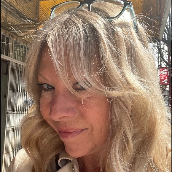 Profile Picture of Heather Botterill (@heatherb7667) on Poshmark