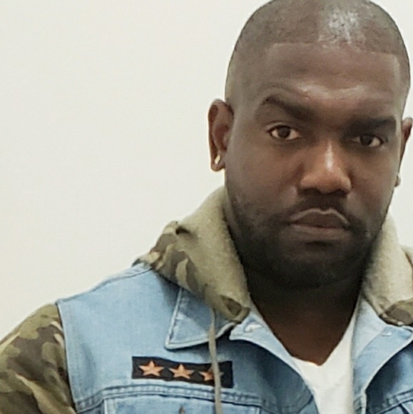 Profile Picture of Corey Gamble (@cgamble813) on Poshmark