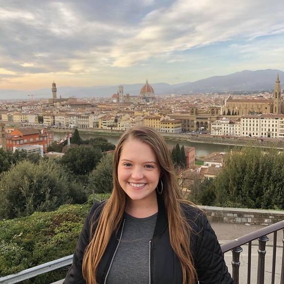 Profile Picture of Amanda Vecchio (@wh13avecchio) on Poshmark