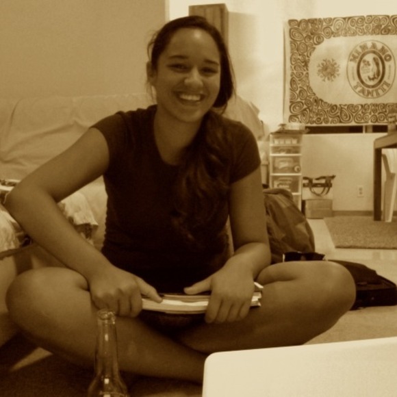 Profile Picture of Jean Bezilla (@kuulei_b) on Poshmark