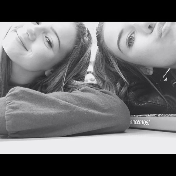 Profile Picture of Johnna Dixon (@johnnadixonn) on Poshmark