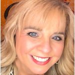 Profile Picture of Robin Sanders (@roundtrip_with_robin) on Instagram