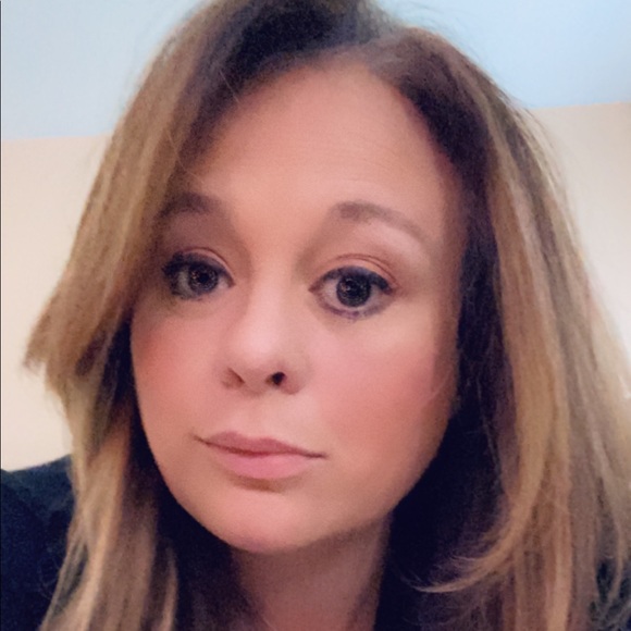 Profile Picture of Vanessa Dibernardino (@vdibernardino) on Poshmark