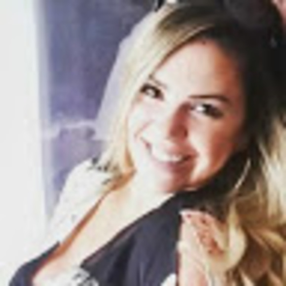 Profile Picture of Cassandra Porter (@cporter429) on Poshmark