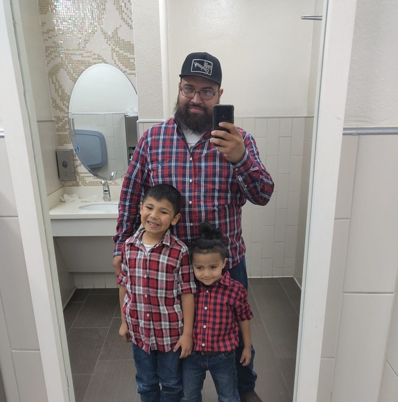 Profile Picture of Mark Barquin (@markbarquin) on Poshmark