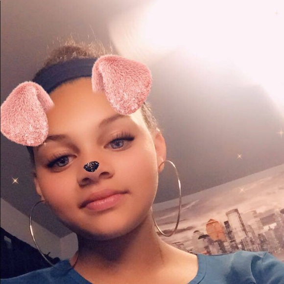 Profile Picture of Kylie Holewinski (@holewinskikylie) on Poshmark