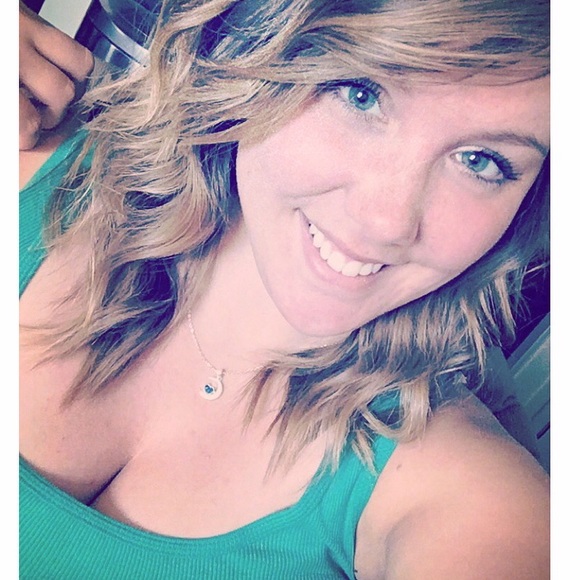 Profile Picture of Katelyn Dolan (@ktlyndln) on Poshmark