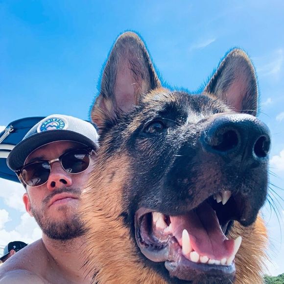 Profile Picture of Andrew Mellow (@amellow88) on Poshmark