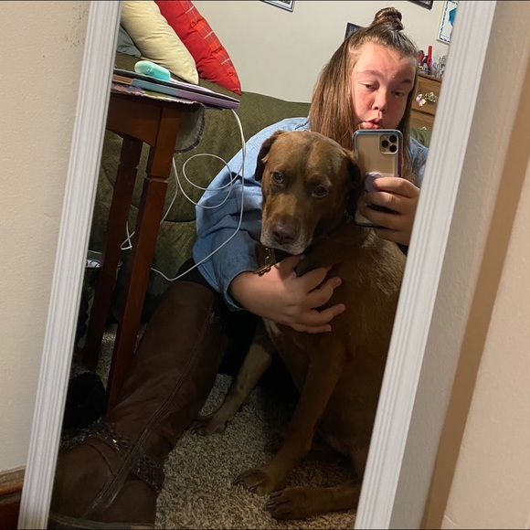 Profile Picture of Caitlyn Cillis (@pittiemom816) on Poshmark