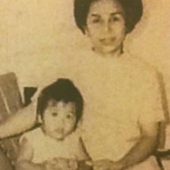 Profile Picture of Jo Razon (@jorachelcloset) on Poshmark