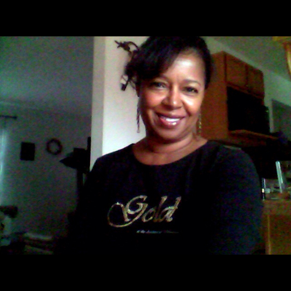 Profile Picture of Gloria Ricketts (@atpeace) on Poshmark