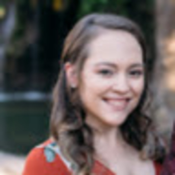 Profile Picture of Lauren Harper (@laurenegandy) on Poshmark