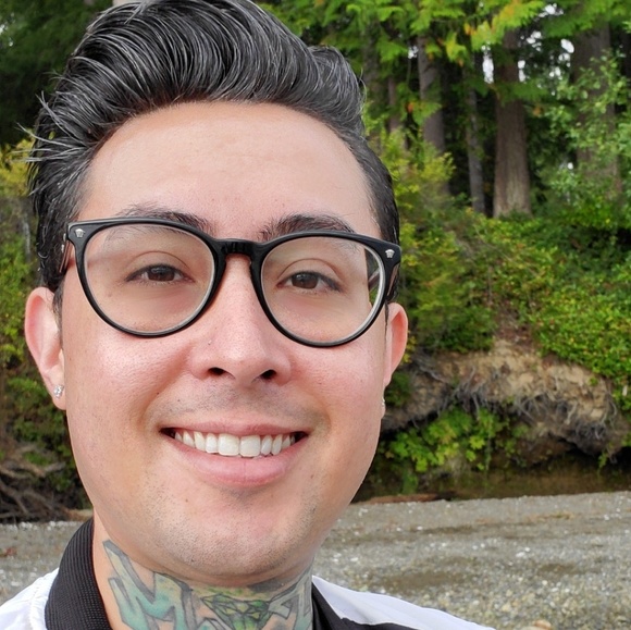 Profile Picture of Joshua Tavares (@jm8o8) on Poshmark