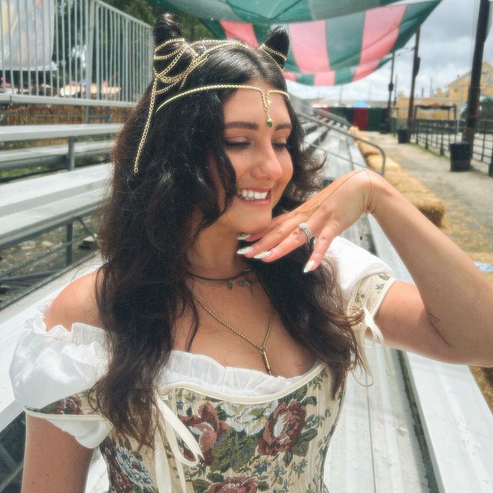 Profile Picture of Sarah Meier (@sarahreadingstuff) on Tiktok