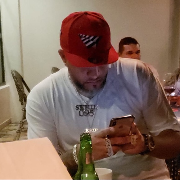 Profile Picture of Robin Luna (@robins095) on Poshmark