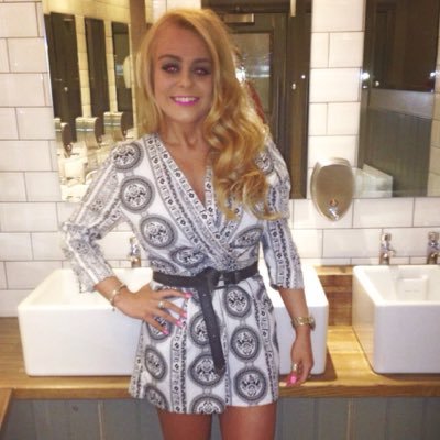 Profile Picture of Chloe Carrier (@chloe_carrier) on Twitter