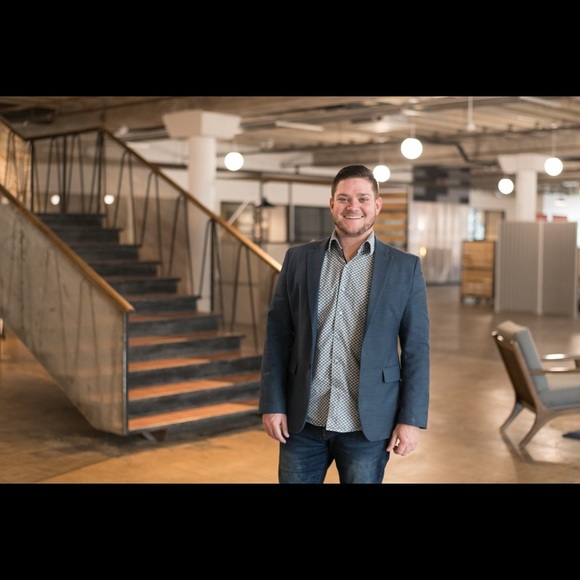 Brett Harryman - Poshmark Profile Picture of Brett Harryman (@brettharryman) on Poshmark