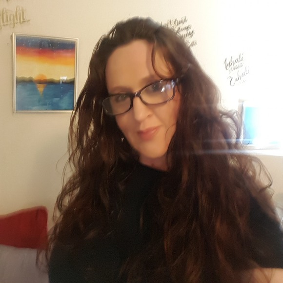 Profile Picture of Stacy Floyd (@stacyw0810) on Poshmark