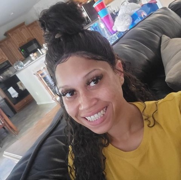 Profile Picture of Jo Leon (@jessipowers57) on Poshmark