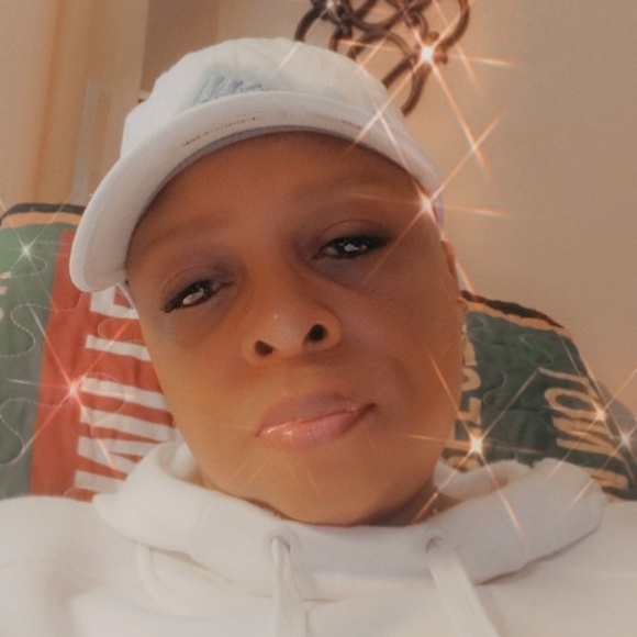 Sharon Michaux - Poshmark Profile Picture of Sharon Michaux (@sharon2060) on Poshmark