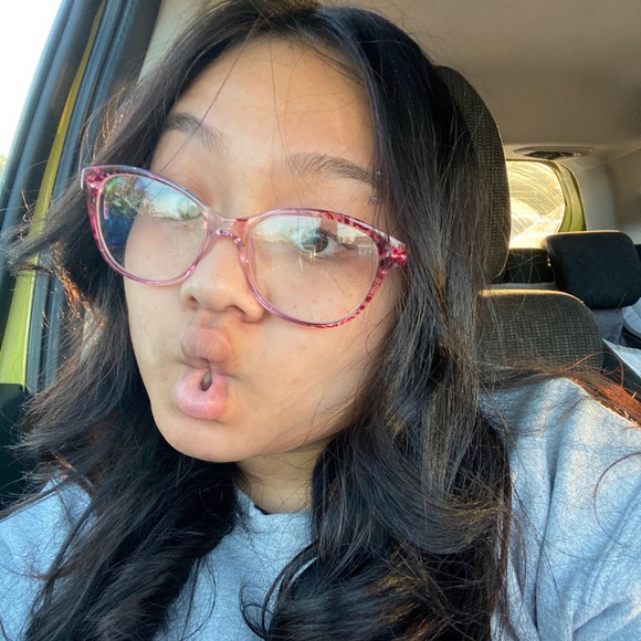 Profile Picture of Katherine Chreng (@chantrea23) on Poshmark