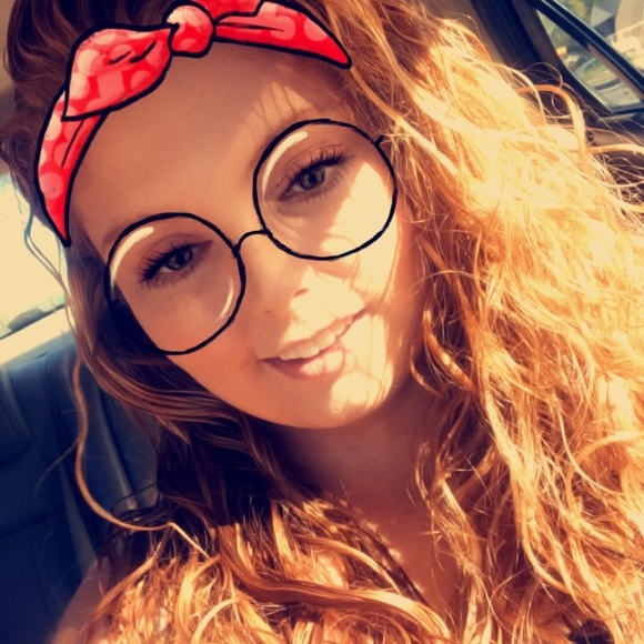 Profile Picture of Adrianna Rector (@adriannam12) on Poshmark