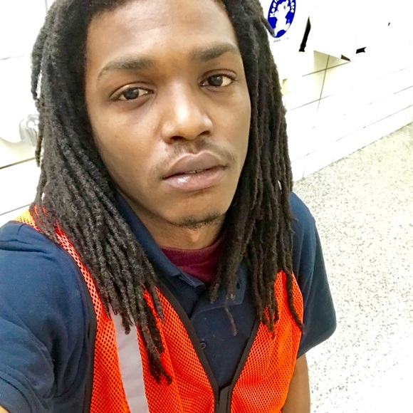 Profile Picture of Dominique Allen (@domallen25) on Poshmark