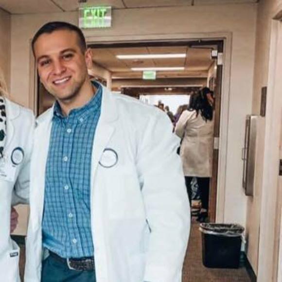 Profile Picture of Alex Traylor (@alexbtraylor) on Poshmark