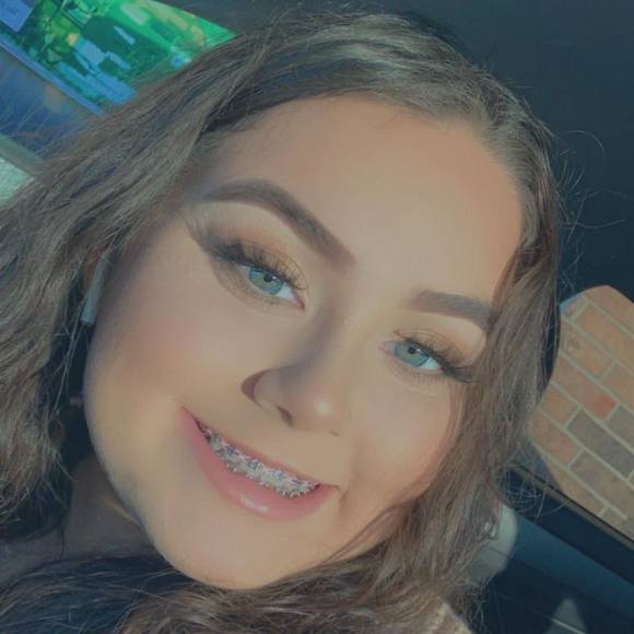 Profile Picture of Joslyn Bridgeford (@joslyn_marie) on Poshmark