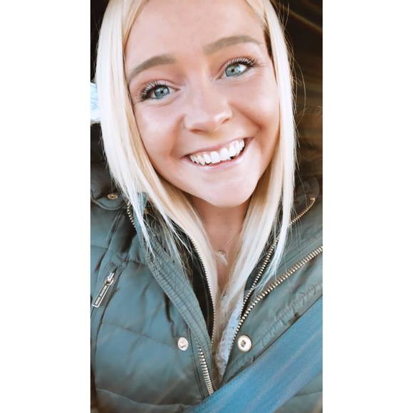 Profile Picture of Darby Mikac (@darbymikac) on Poshmark