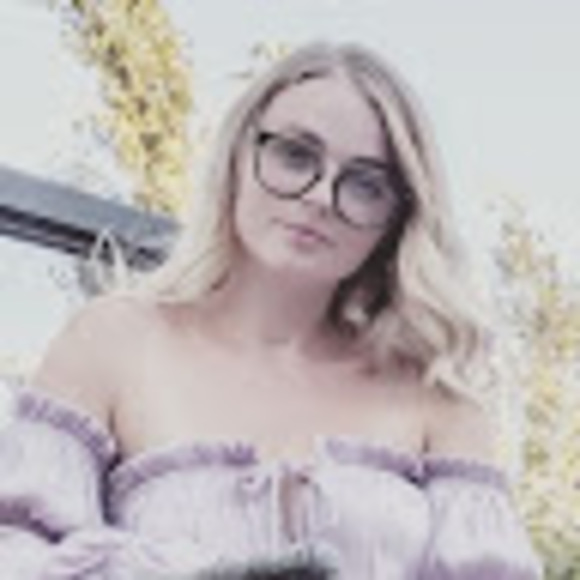 Profile Picture of Iryna Kapustiak (@irynakapustiak) on Poshmark