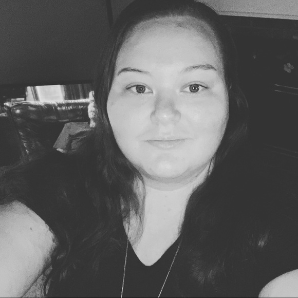 Profile Picture of Jessica Chroge (@jchroge) on Poshmark