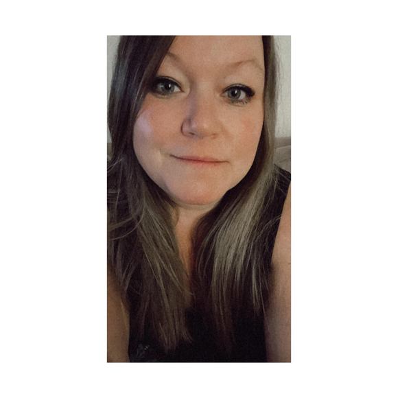 Profile Picture of Amanda Mcsweeney (@amanda_m80) on Poshmark