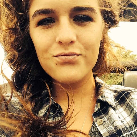 Profile Picture of Olivia Erekson (@oliviaerekson) on Poshmark