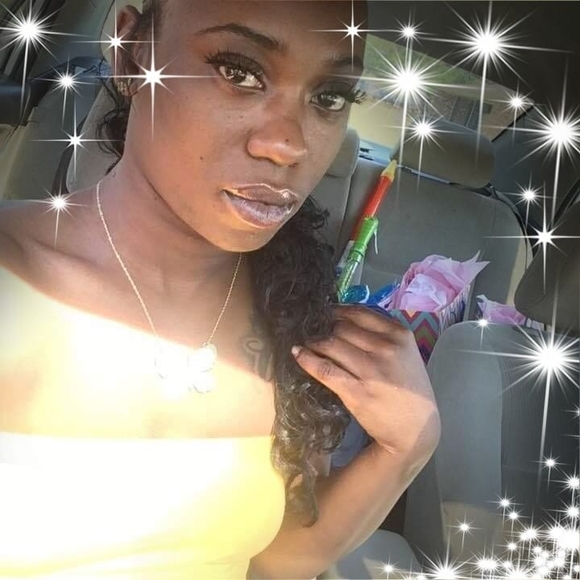 Profile Picture of Cierra Hicks (@goldsmith33) on Poshmark
