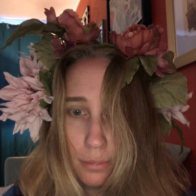 Profile Picture of Elizabeth Easter (@EasterFace88) on Twitter