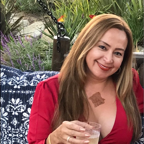 Profile Picture of Yvonne Arvizu (@yvonnieaa) on Poshmark