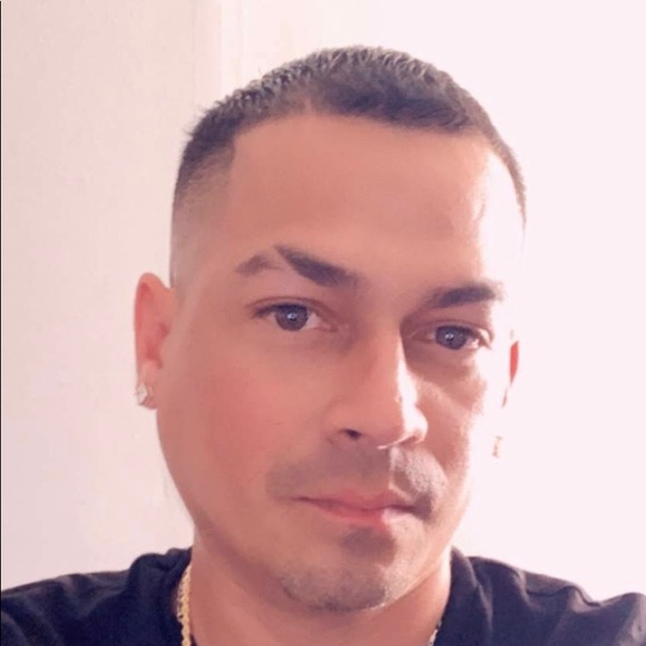Profile Picture of Joey Alvarez (@joalv2424) on Poshmark