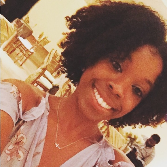 Profile Picture of Lacey Meneide (@laceyalanna) on Poshmark