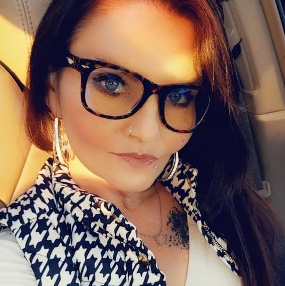 Profile Picture of Michelle Manning (@midnitemoma) on Poshmark