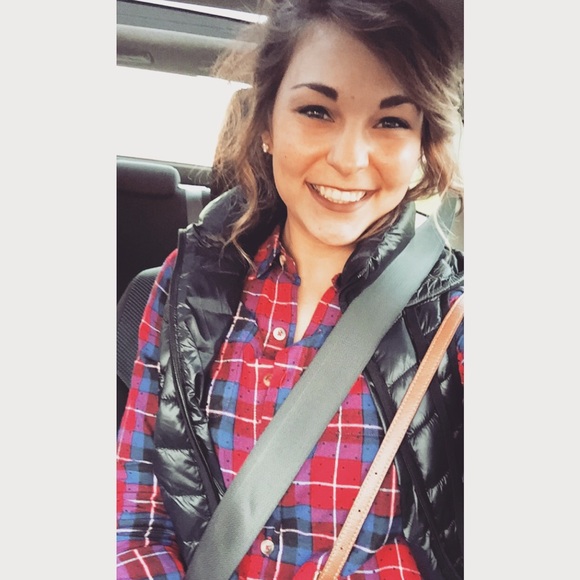 Profile Picture of Sara Touw (@saratouw7) on Poshmark