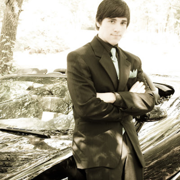 Profile Picture of Christopher Bevirt (@cbevirt) on Poshmark