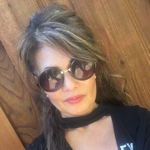 Profile Picture of M Pellino (@sunsetsrme18) on Poshmark