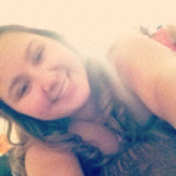 Profile Picture of Aissa Morales (@aissa) on Poshmark